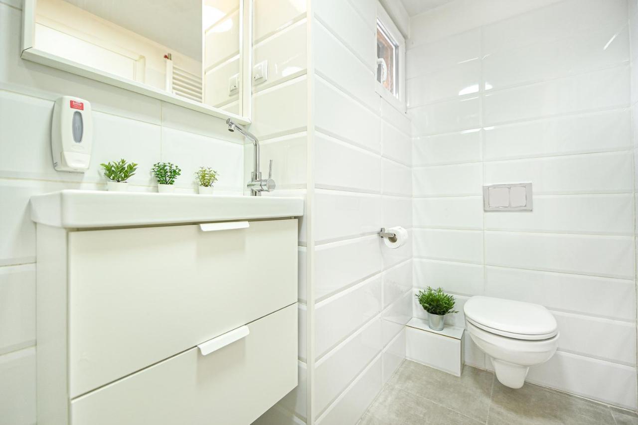 Spacious 1Br In The City Center - Amazing For Extended Stays Bucareste Exterior foto